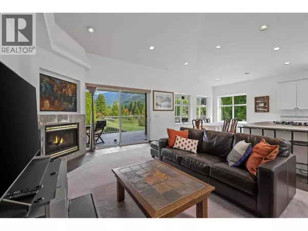 Anmore, BC V3H4W9,107 HEMLOCK DRIVE