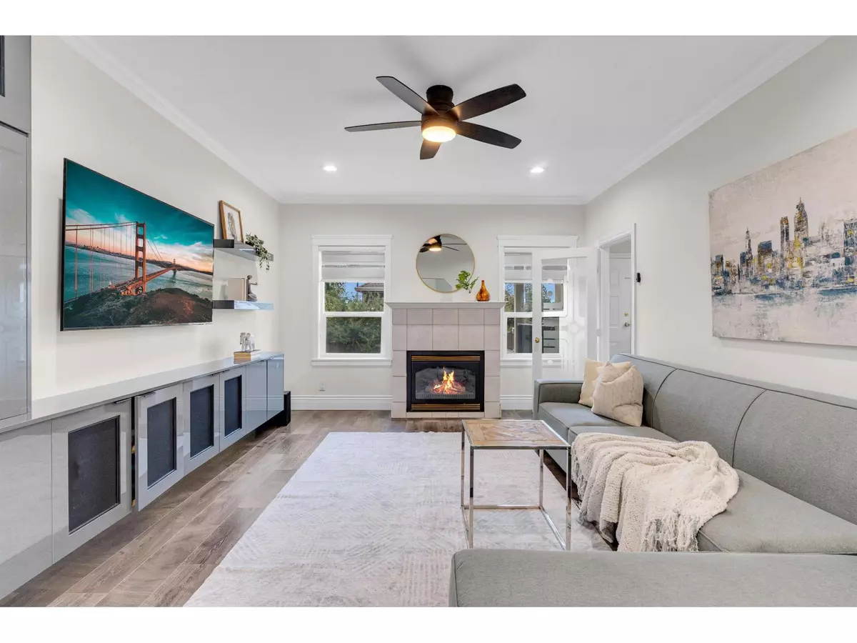 Surrey, BC V3W2R4,13185 73 AVENUE