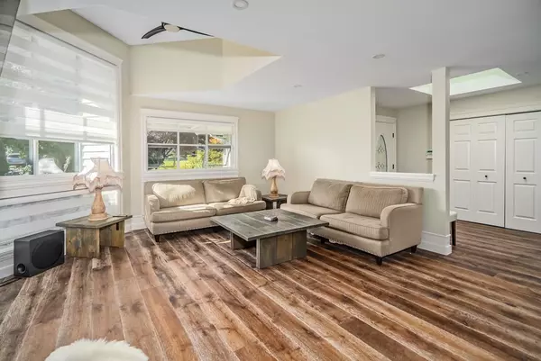Surrey, BC V3S8C6,6238 191A STREET