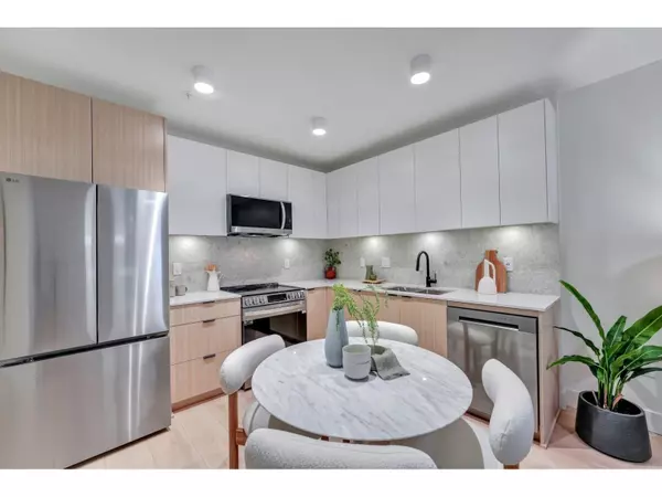 Langley, BC V0V0V0,5360 204TH #A307