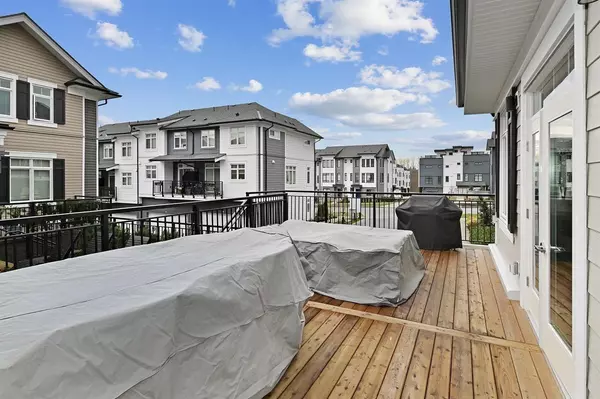 Surrey, BC V3Z1J1,2070 OAK MEADOWS DR #42