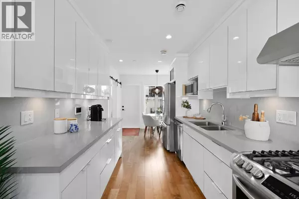 Vancouver, BC V5L2Z7,2248 GRANT STREET