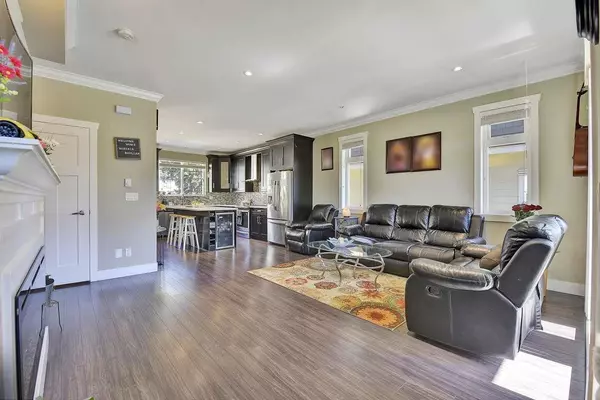Surrey, BC V3W1Z2,14285 64 #6