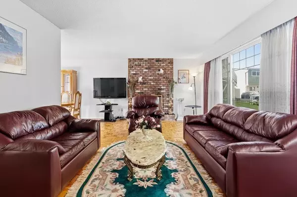 Surrey, BC V3V6P8,13318 SUTTON PLACE