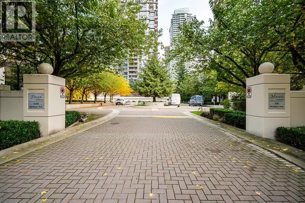 Burnaby, BC V5C6T5,2088 MADISON AVE #1406