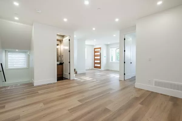 White Rock, BC V4B2L9,15492 THRIFT AVENUE