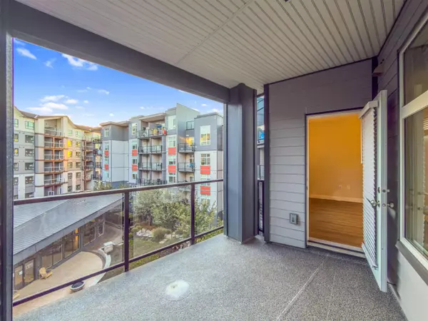 Surrey, BC V3T0R7,11077 RAVINE #406