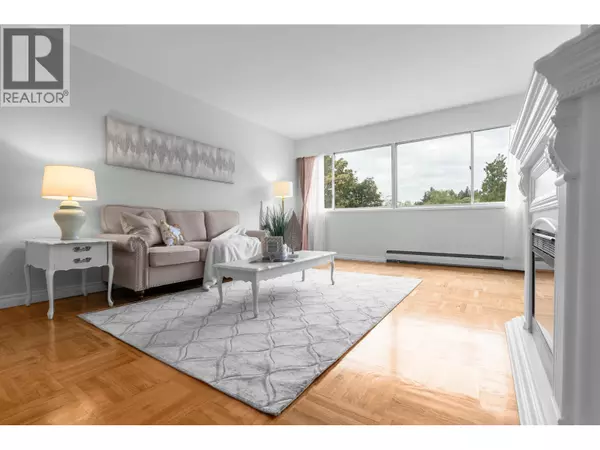 West Vancouver, BC V7V1R8,1750 ESQUIMALT AVE #402