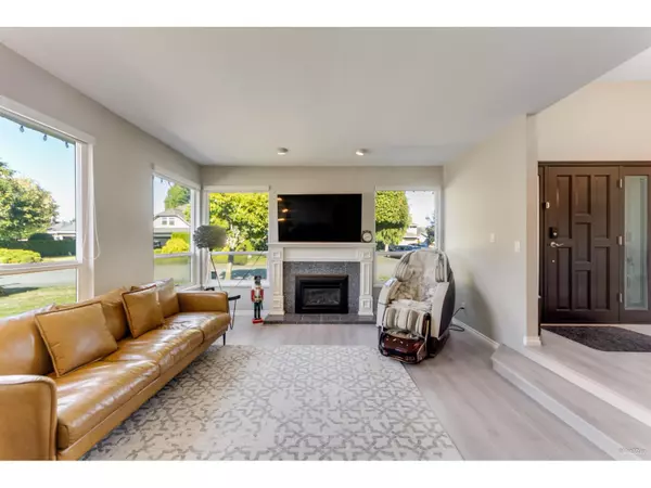 Surrey, BC V4A8L6,14854 21 AVENUE