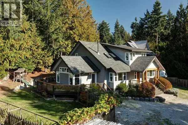 8116 SOUTHWOOD ROAD, Halfmoon Bay, BC V7Z1A7