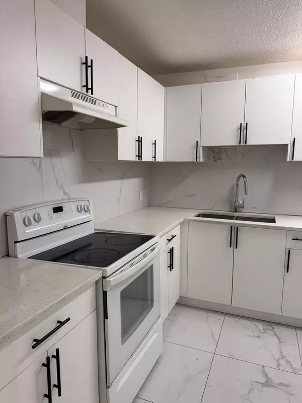 Surrey, BC V3T3G5,10046 129 STREET