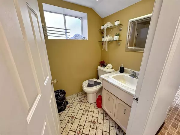 Abbotsford, BC V2T1B4,32469 EMERALD AVENUE