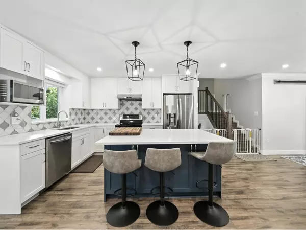 Surrey, BC V3W8W4,14308 68A AVENUE