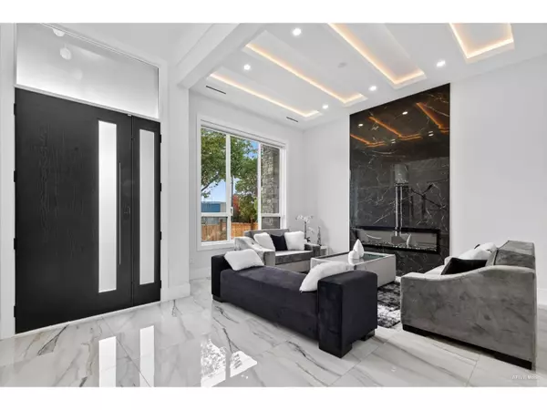 Surrey, BC V3R1E2,15363 94 AVENUE