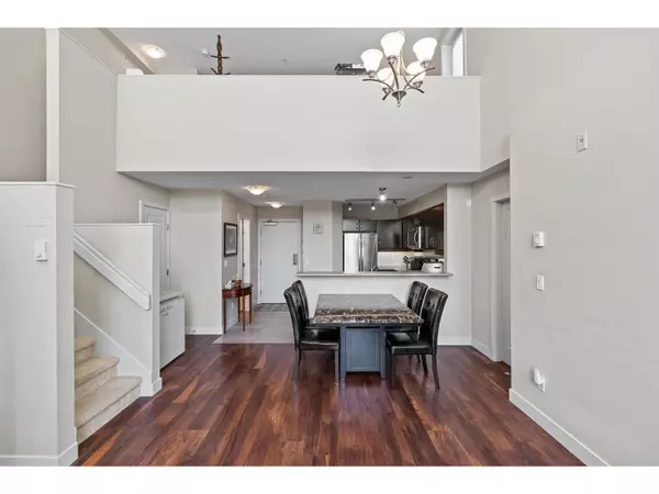 Surrey, BC V3T5X9,10838 CITY Pkwy #452