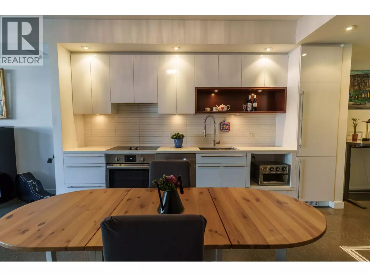 Vancouver, BC V5T1B7,260 E 2ND AVENUE