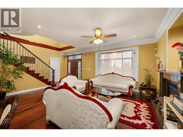 Burnaby, BC V5J3N7,7058 PATTERSON AVENUE