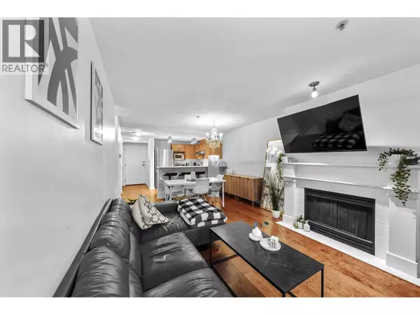 Vancouver, BC V6K1R4,3068 W 4TH AVENUE
