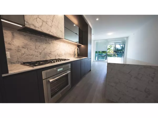 White Rock, BC V4B0C7,1342 JOHNSTON #3th