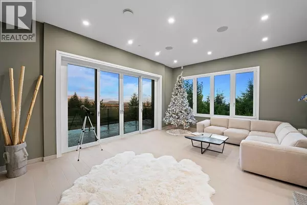 West Vancouver, BC V7S1X2,594 CRAIGMOHR DRIVE