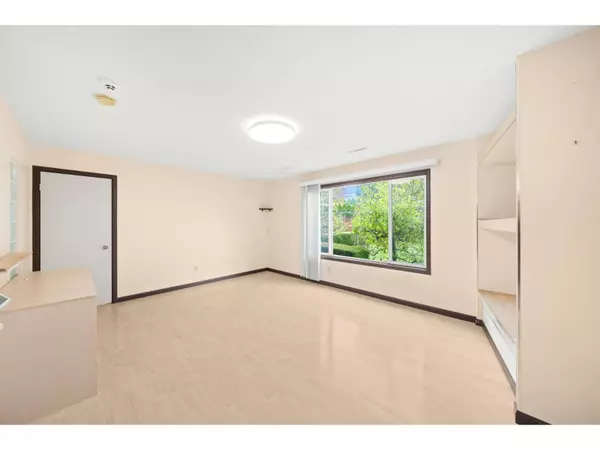 Surrey, BC V3T1T3,12851 104 AVENUE