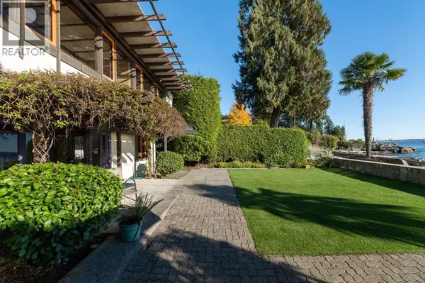 West Vancouver, BC V7V1M7,3248 MARINE DRIVE