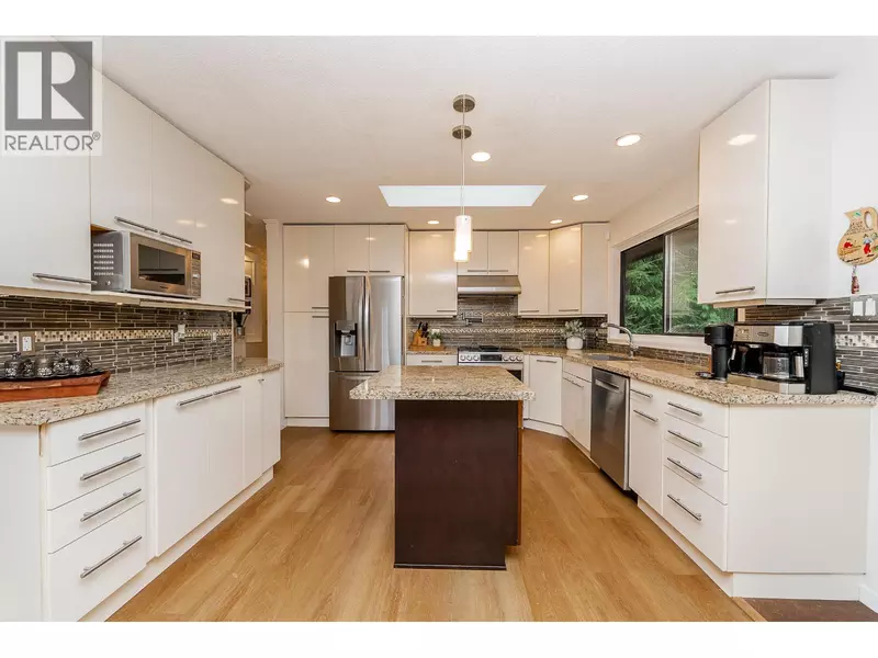 2988 FLEET STREET, Coquitlam, BC V3C3R8