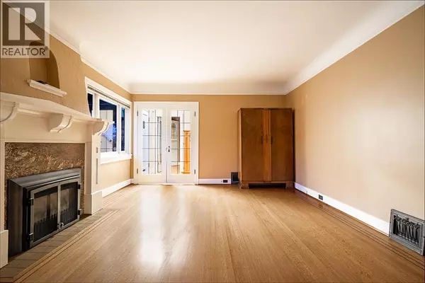 New Westminster, BC V3M3M6,310 ASH STREET