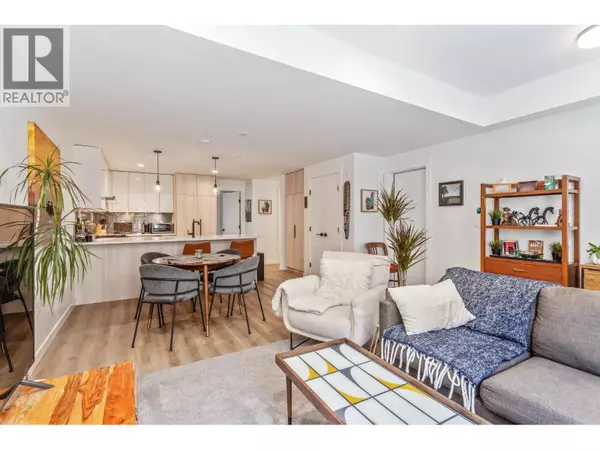 North Vancouver, BC V7L0H6,237 RIDGEWAY AVE #6