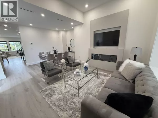 Burnaby, BC V5H3L3,5852 FORGLEN DRIVE