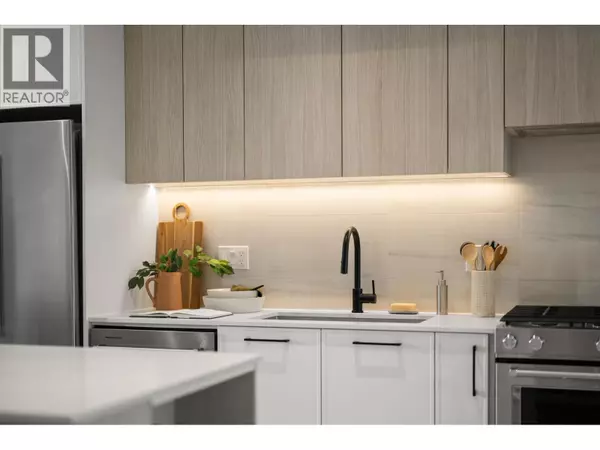 Coquitlam, BC V3E0V9,3421 QUEENSTON AVE #110