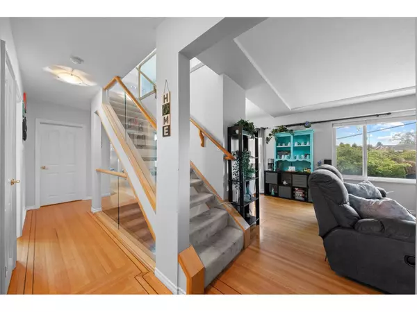 White Rock, BC V4B3A8,14424 MANN PARK CRESCENT