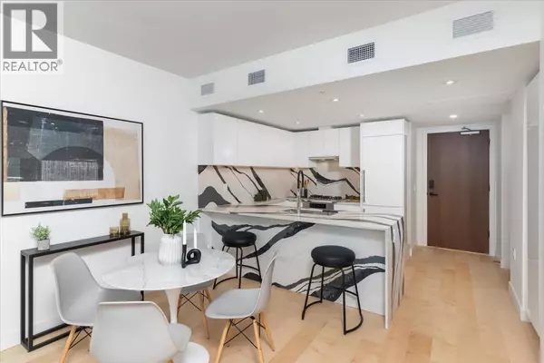 North Vancouver, BC V7L0J8,135 East 13TH ST #1104