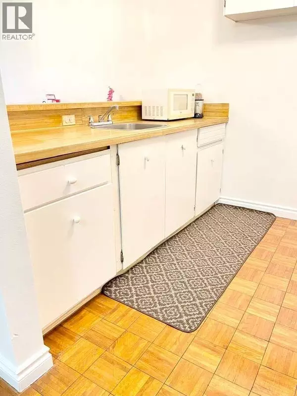 Richmond, BC V7A1Y8,9300 GLENACRES DR #219