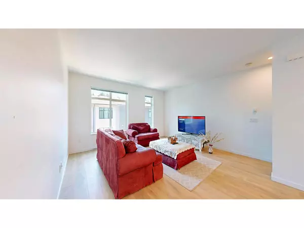 Surrey, BC V3S0A9,15235 SITKA DR #130