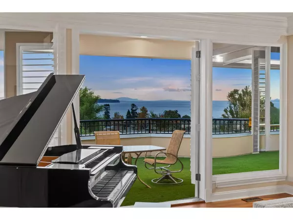 15781 PACIFIC AVENUE, White Rock, BC V4B1S5