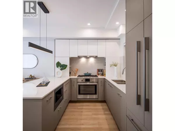 North Vancouver, BC V7J2K8,342 MOUNTAIN HWY #311