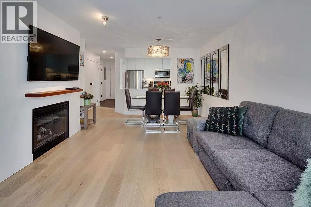 North Vancouver, BC V7M3M8,108 West ESPLANADE AVE #411