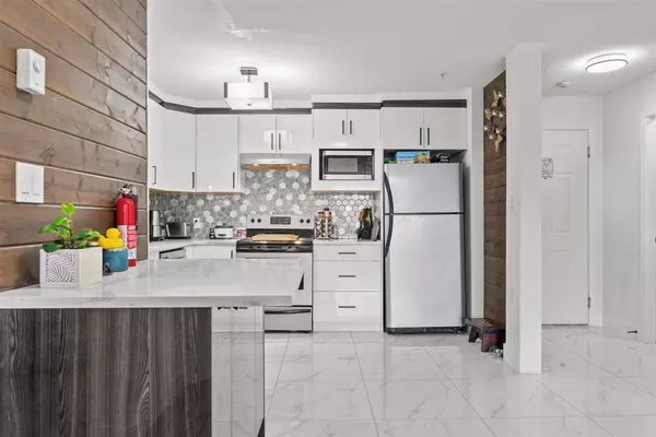 Abbotsford, BC V2S8C6,33708 KING RD #406