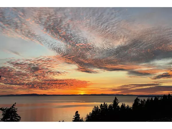 14825 THRIFT AVE #602, White Rock, BC V4B2J6