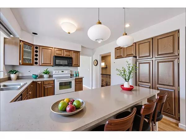 Abbotsford, BC V2S7B1,33033 BANFF PLACE