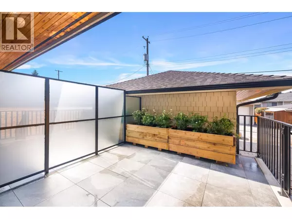 North Vancouver, BC V7M1K7,261 W 6TH STREET