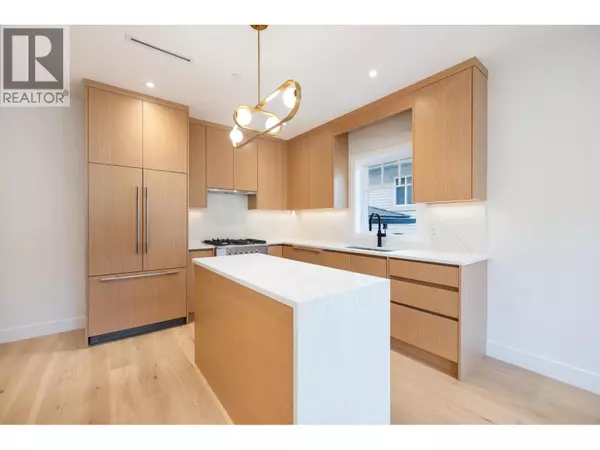 North Vancouver, BC V7M1K7,263 W 6TH STREET