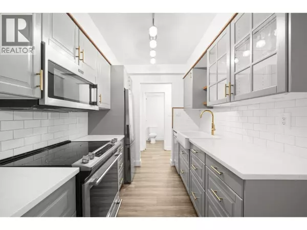 Burnaby, BC V3N4P4,9847 MANCHESTER DR #110