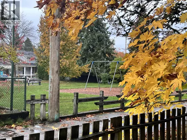 New Westminster, BC V3L1Z1,113 OVENS AVENUE