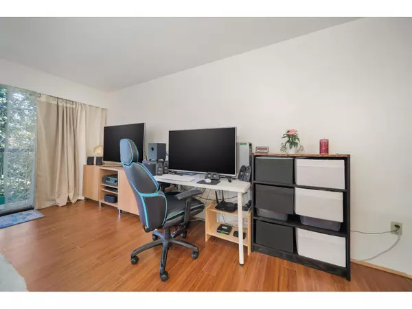 Delta, BC V4C3C5,11806 88 AVE #324