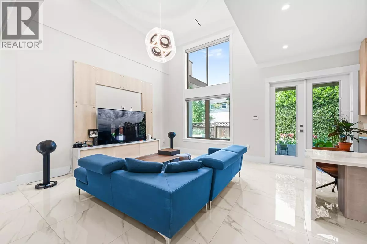 Richmond, BC V7C4G3,7860 THORMANBY CRESCENT