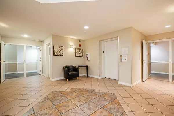 Surrey, BC V3R0T1,14981 101A #111