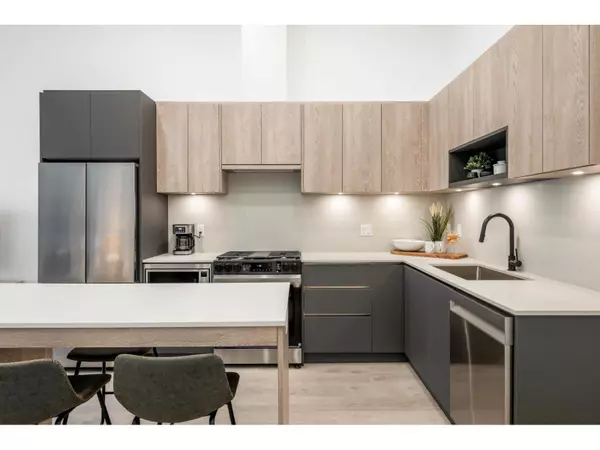 Surrey, BC V4N6Y3,19577 65B AVE #208