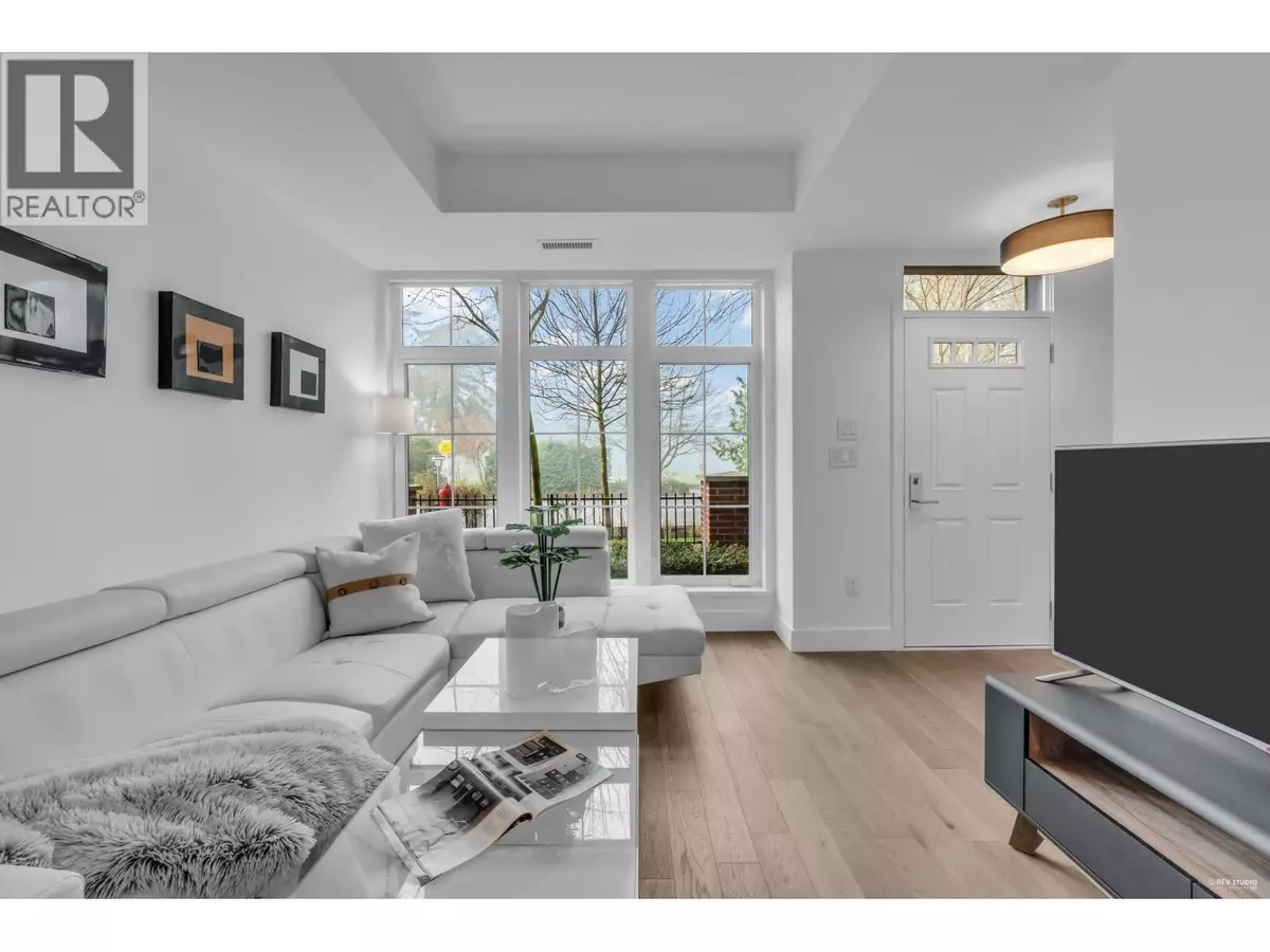 North Vancouver, BC V7P0C9,2070 CURLING ROAD